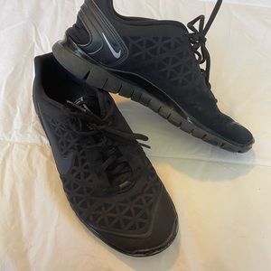 Nike Tennis Shoes - 8.5